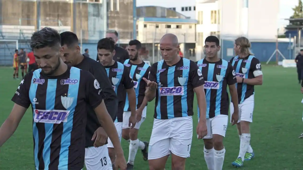 Juventud mostró una pobre imagen y cayó en casa ante Sarmiento de Resistencia