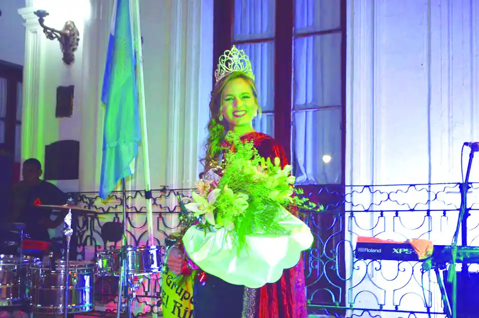Nogoyá recibió con una caravana a la Reina Provincial de los Carnavales