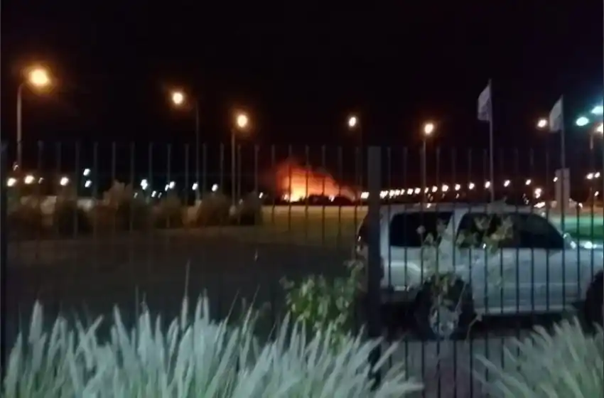 Alarma en el Aeropuerto de Rosario por un voraz incendio