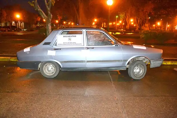 Le robaron el auto, pero los vieron y la Policía los atrapó en un allanamiento