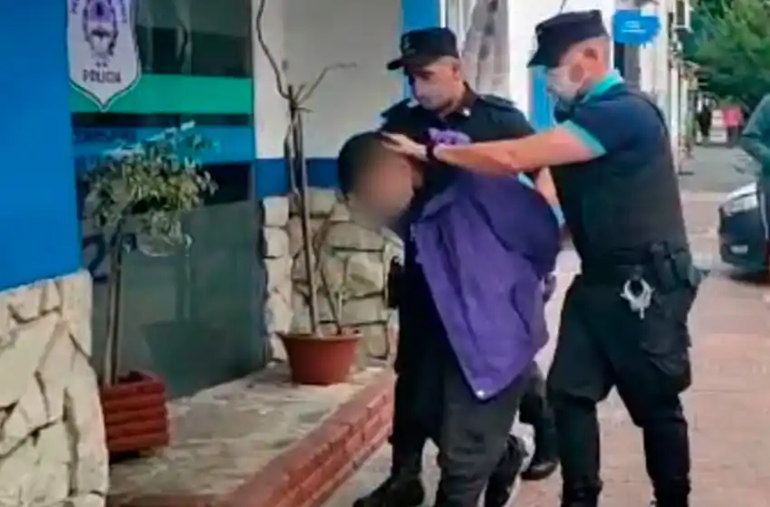 Rompió la vidriera de un centro de estética y amenazó a la encargada