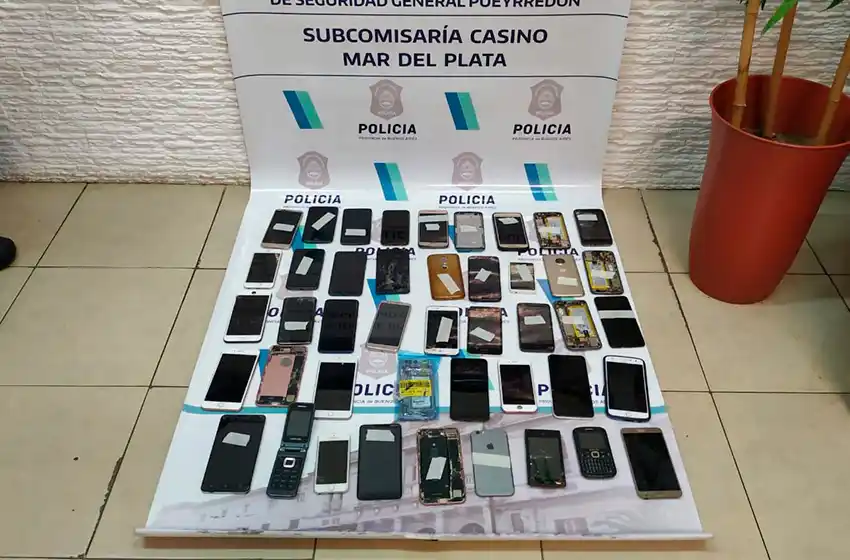 Le robaron el celular y hallaron un local con venta ilegal de tecnología en reconocida galería