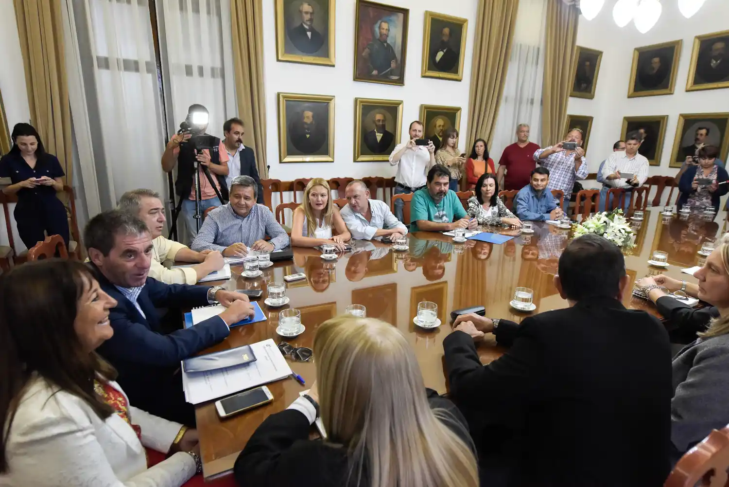 La provincia acordó con los gremios docentes esperar la apertura de las paritarias nacionales