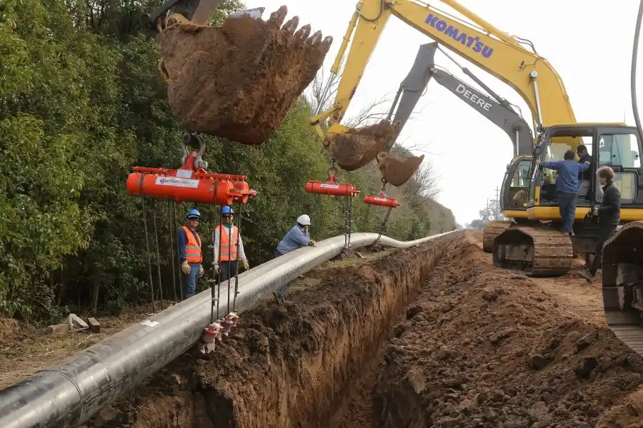 El Gasoducto Gran Rosario permitirá aumentar en un 30% la capacidad de acceso al gas natural de la región metropolitana, supliendo la demanda de miles de hogares en las localidades donde esta obra se desarrollará.