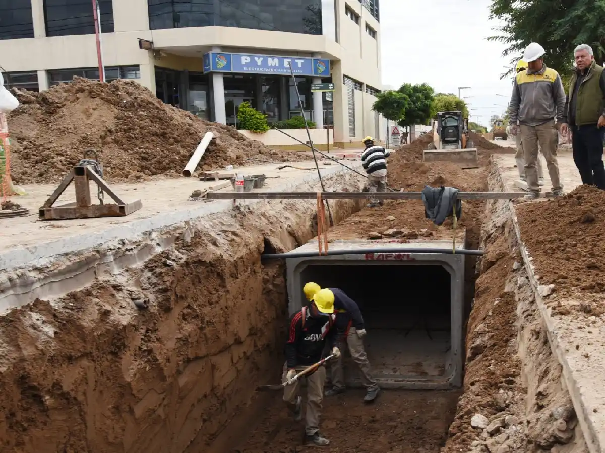 Benedetti supervisó mega obra de desagües que ya supera los 250 metros         