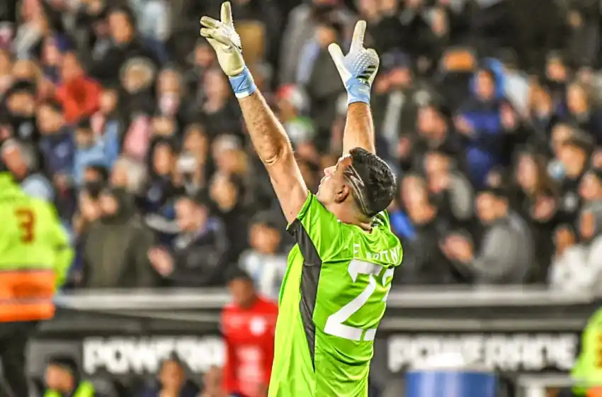 Tras la victoria con Argentina, "Dibu" Martínez consiguió otro récord