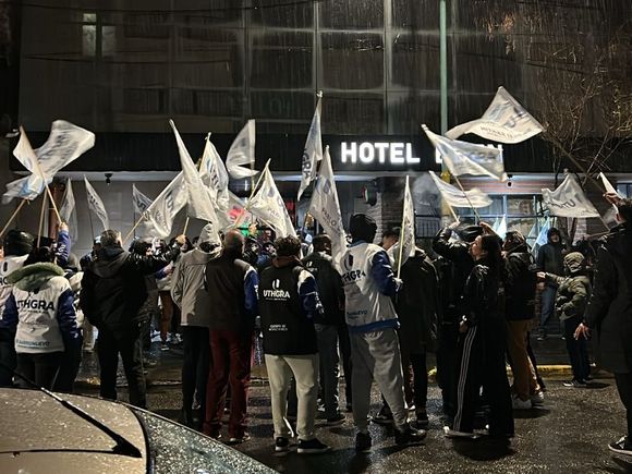 Reincorporaron al empleado echado de un reconocido albergue transitorio del centro