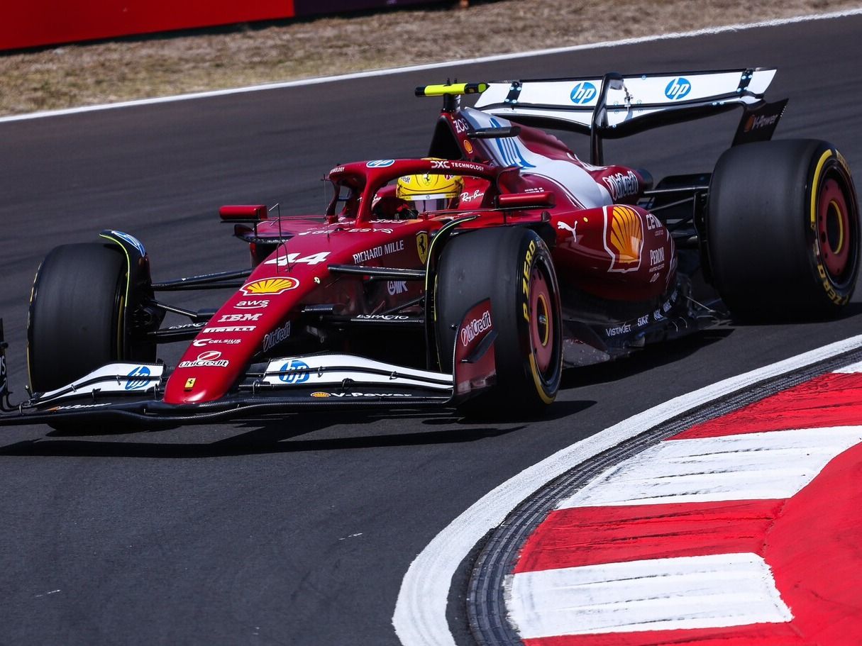 Hamilton con Ferrari se quedó con el mejor tiempo para la carrera Sprint en China.Foto:AP