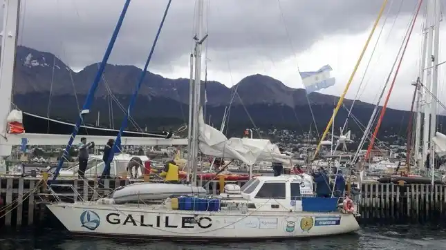 Llegó el velero que homenajeará al Crucero General Belgrano