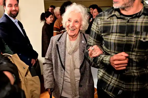 Un fiscal de Mar del Plata denunció a Estela de Carlotto por sus dichos contra Javier Milei