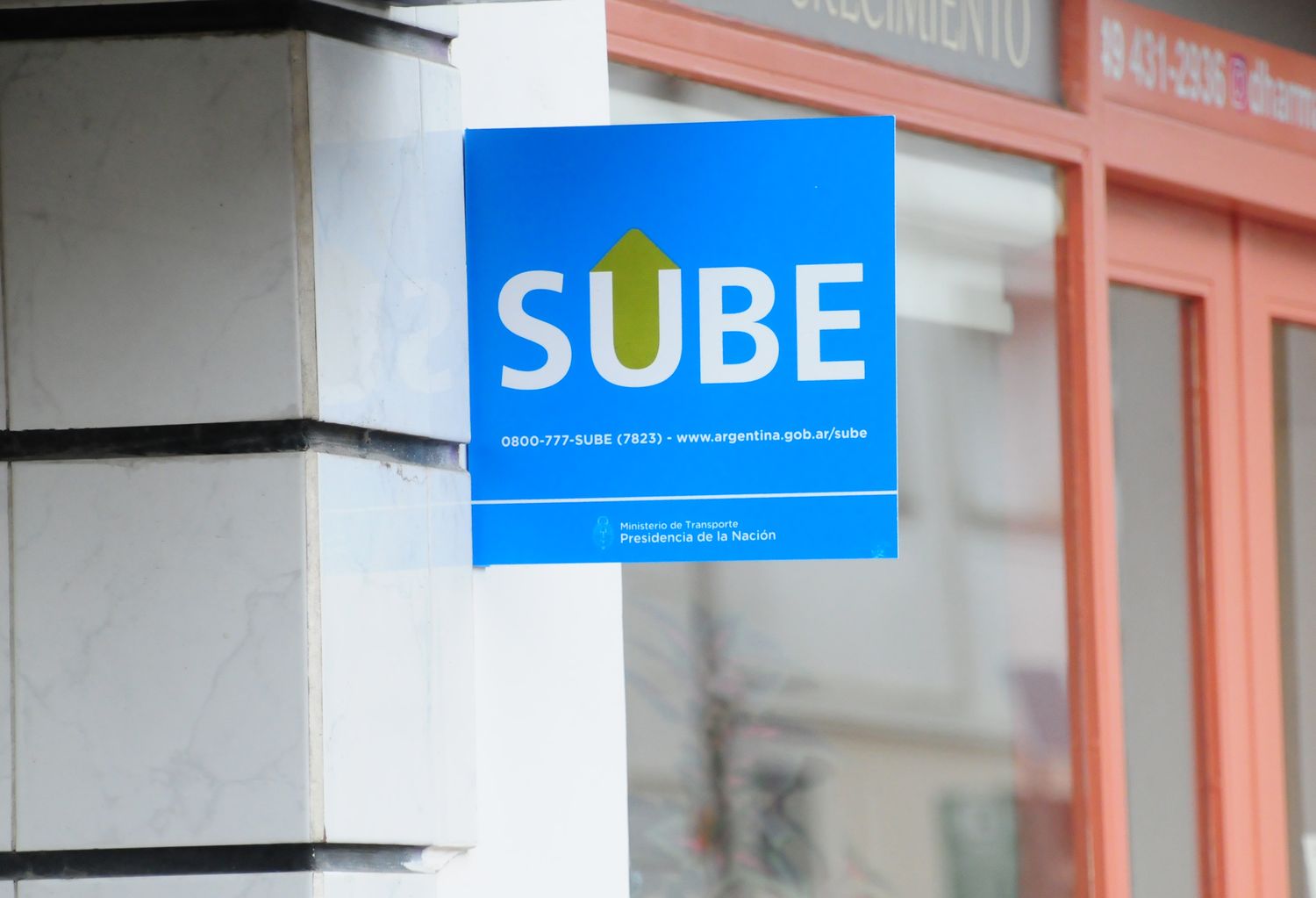 Sancionaron a tres comercios por vender a sobreprecio la tarjeta SUBE en Tandil