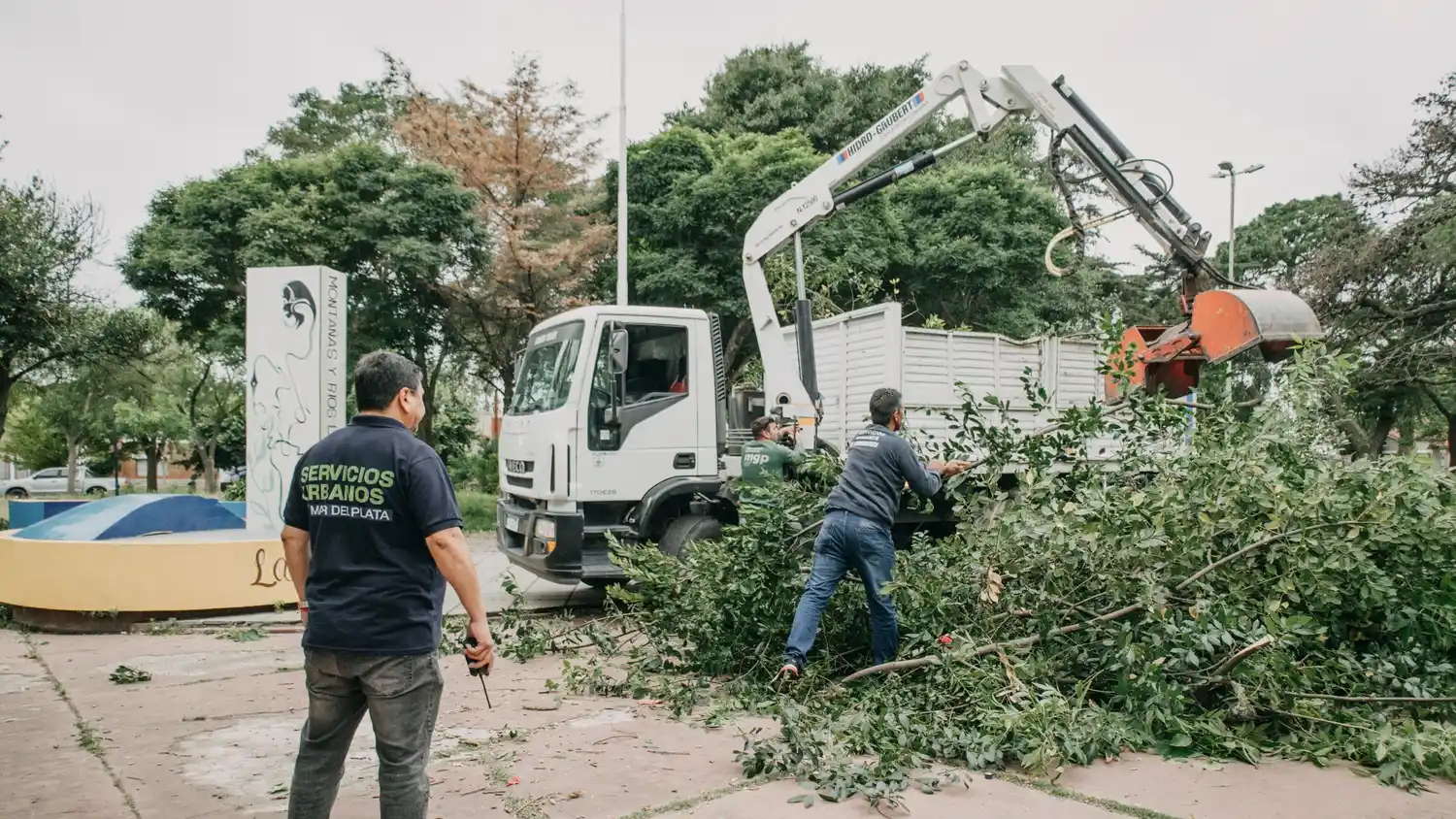 Puesta en valor: se renueva la Plaza Espora con tareas de limpieza y reparación