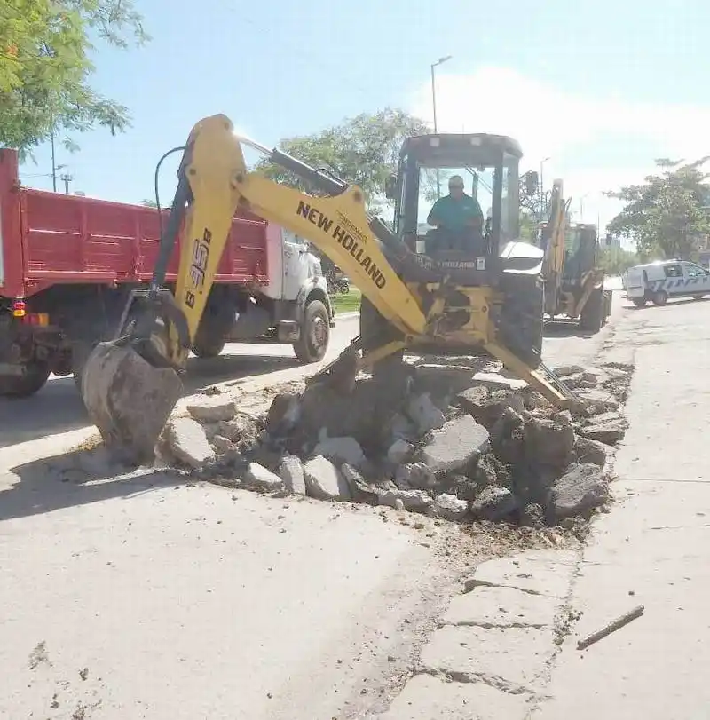 La Municipalidad sigue con las tareas de 
arreglo de pavimento en varias calles