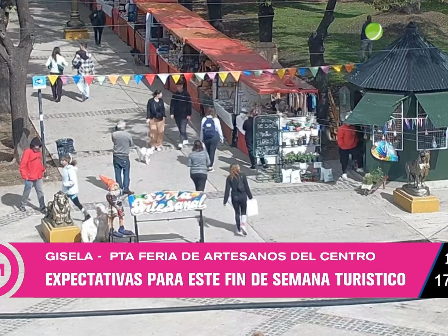 Semana Santa: artesanos de la Plaza Independencia aguardan a los visitantes