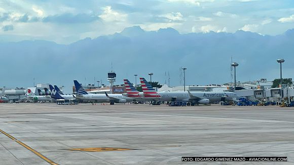Como se esperaba, el sector aeronáutico registró fuertes caídas bursátiles durante el lunes