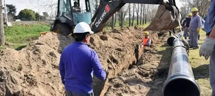 Insfrán autorizó la firma de contratos de tres obras para el interior provincial