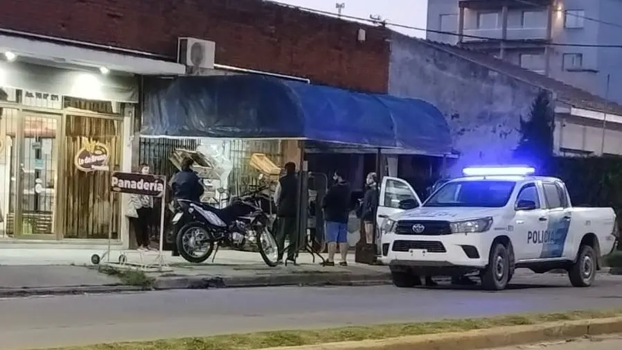 Personal policial tomó conocimiento de lo sucedido esta tarde en el negocio de avenida 75 al 200 y comenzó con la investigación