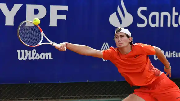 Cavallo pasó a cuartos y se cruzará con el máximo favorito en el M25 del Club Náutico