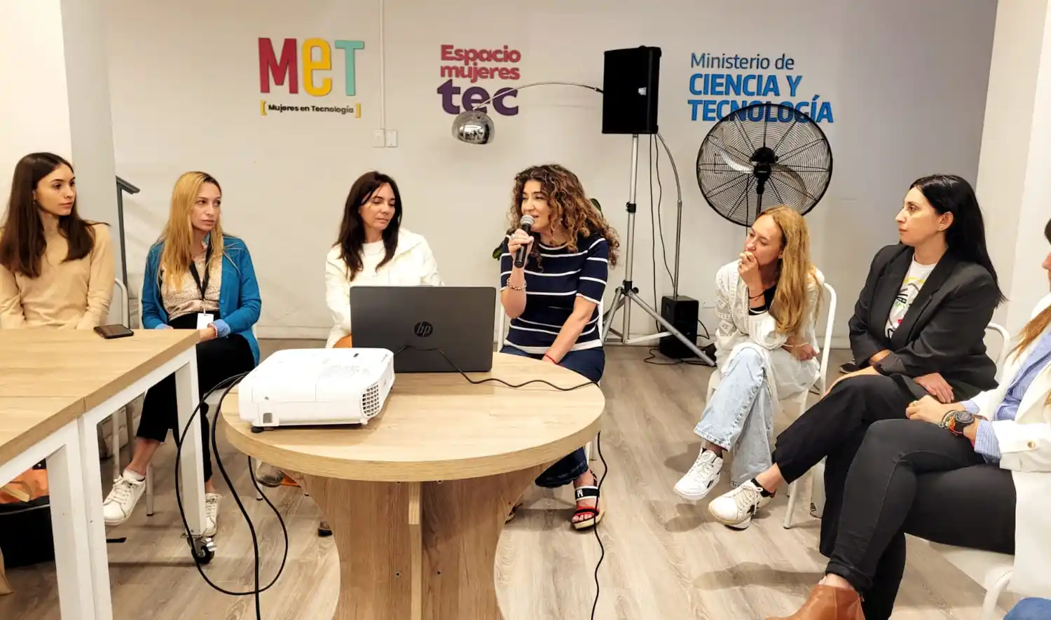 Se lanza la Red de Embajadas del Espacio Mujeres TEC