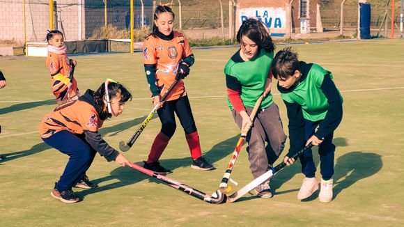 Se encuentra abierta la inscripción a la Escuela de Hockey del EMDER