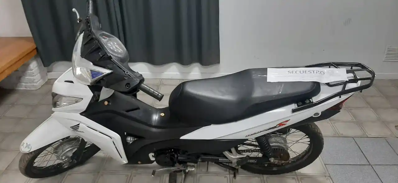 La motocicleta en la que circulaba el sujeto.