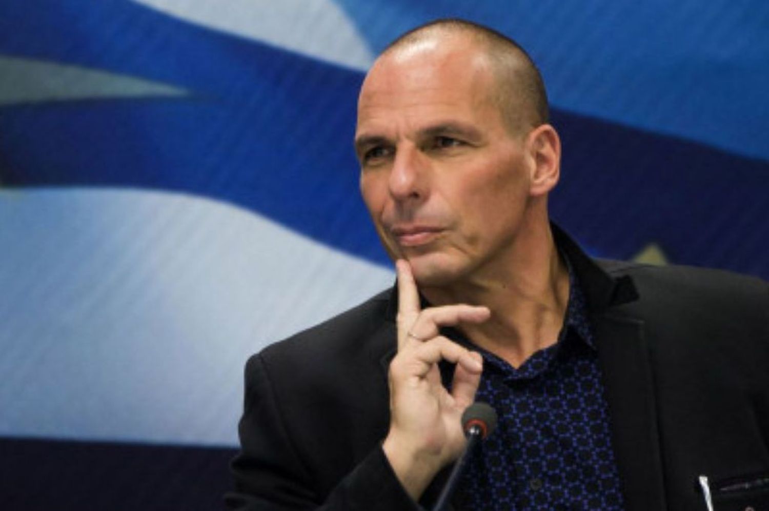 Grecia: varios hombres encapuchados atacaron brutalmente a Yanis Varufakis, el exministro de Finanzas