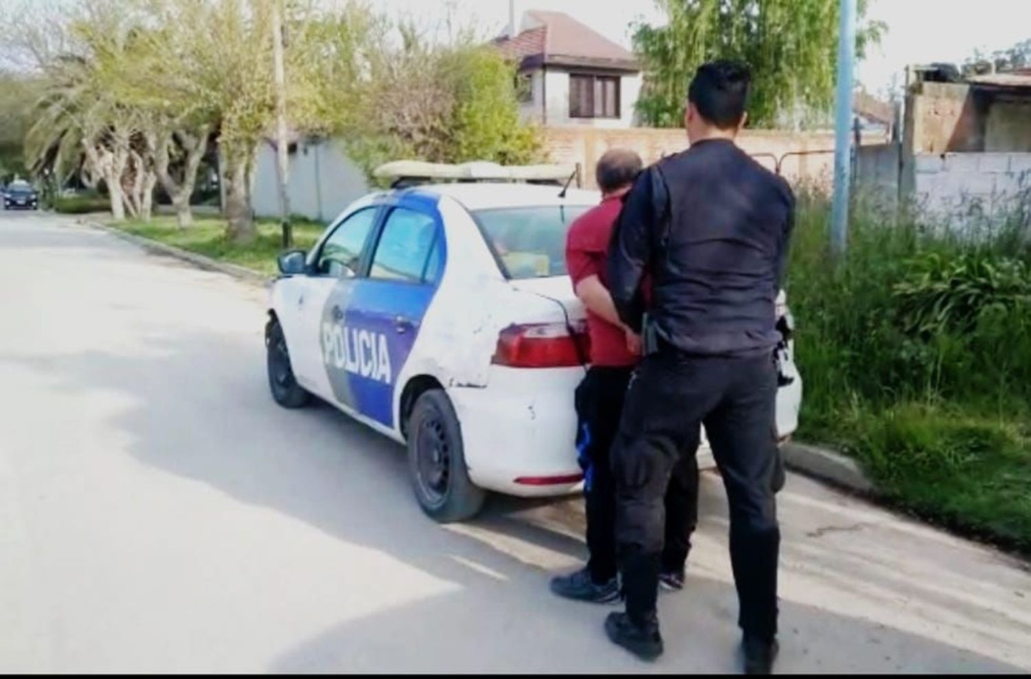 Amenazó a sus hijos con una cuchilla y quedó detenido