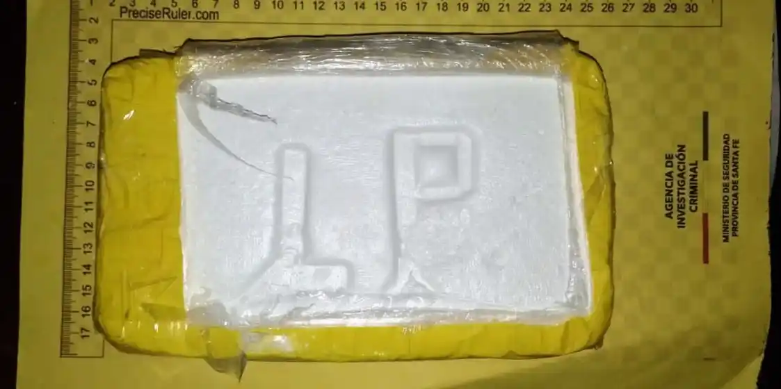 Secuestraron dos kilos de droga valuada en más de 4 millones pesos en el estacionamiento de un súper