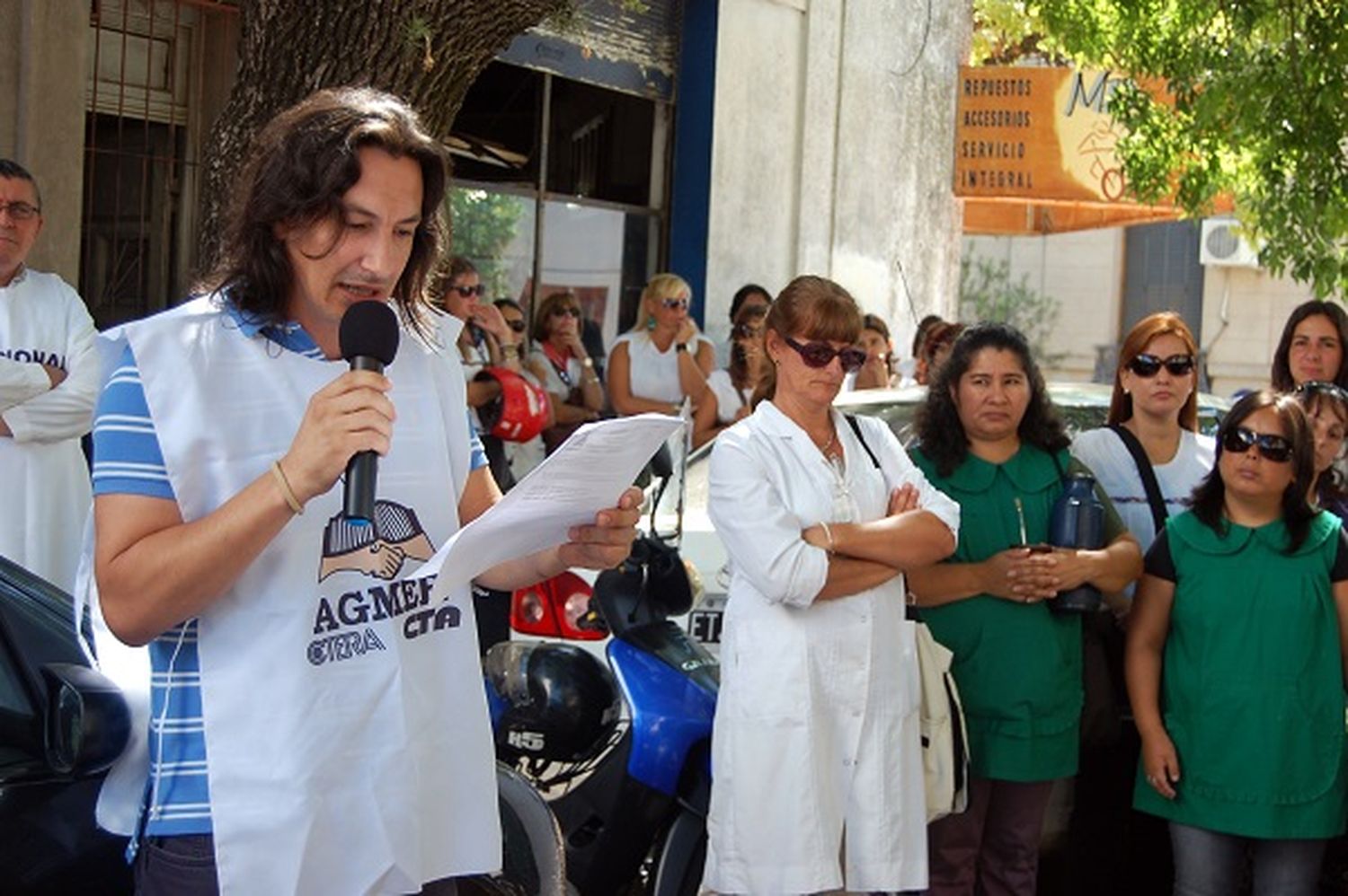 Retención de horarios, movilizaciones y asambleas docentes