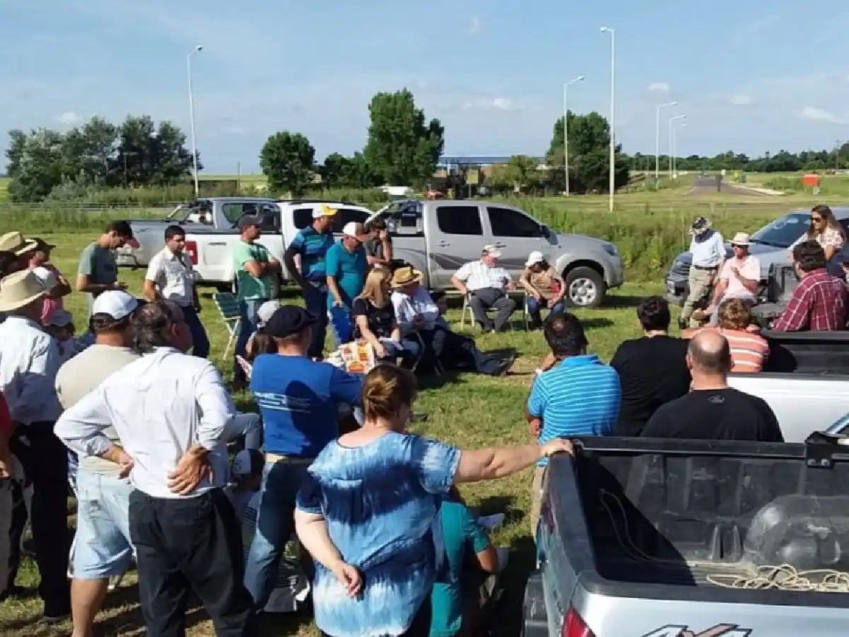 Asamblea de productores rurales en Córdoba para analizar las nuevas medidas económicas nacionales