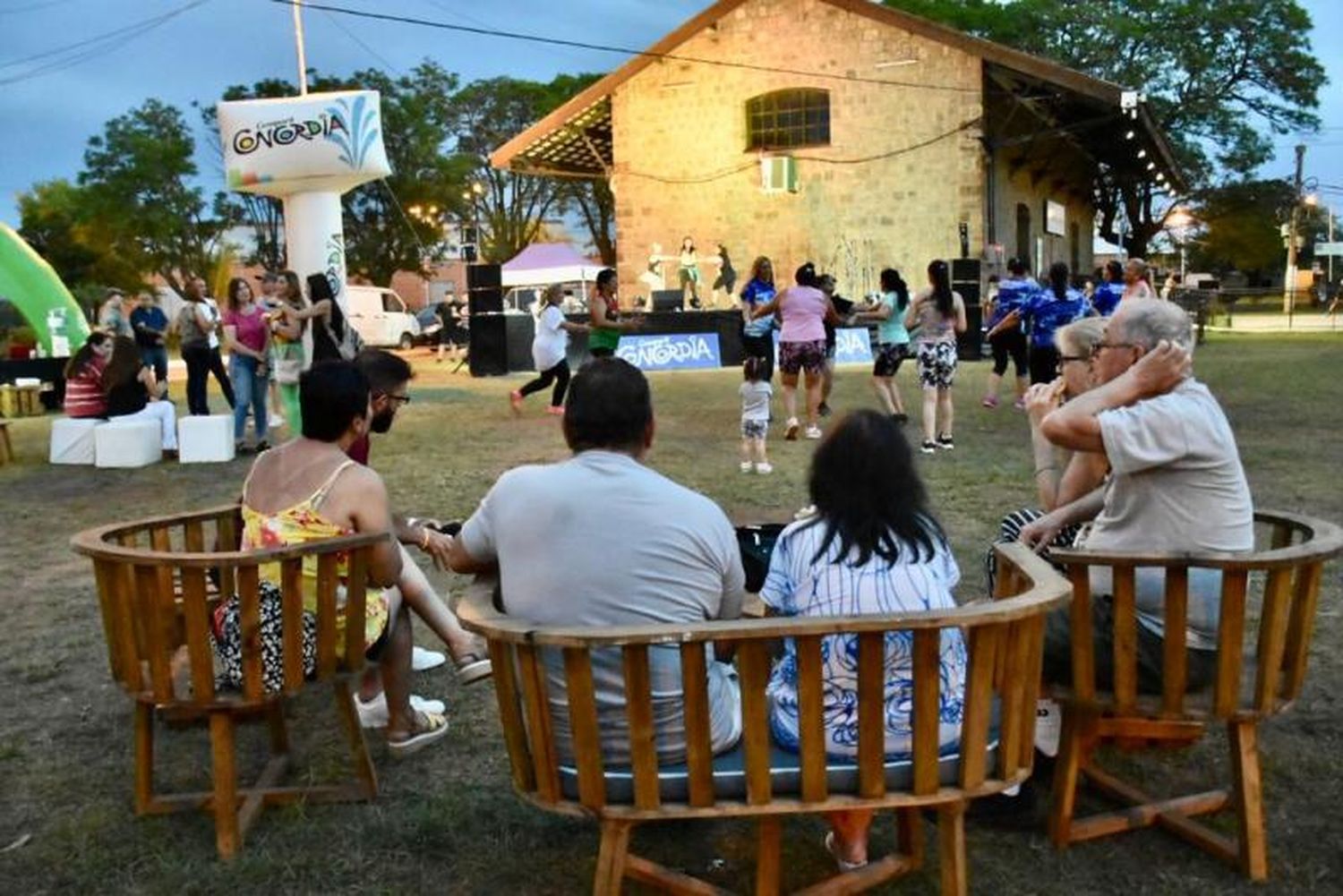 Desde la costanera se realizó el lanzamiento del Programa "Conectá Verano 2024"