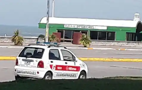 Un móvil estacionado frente al Casino que no se justifica