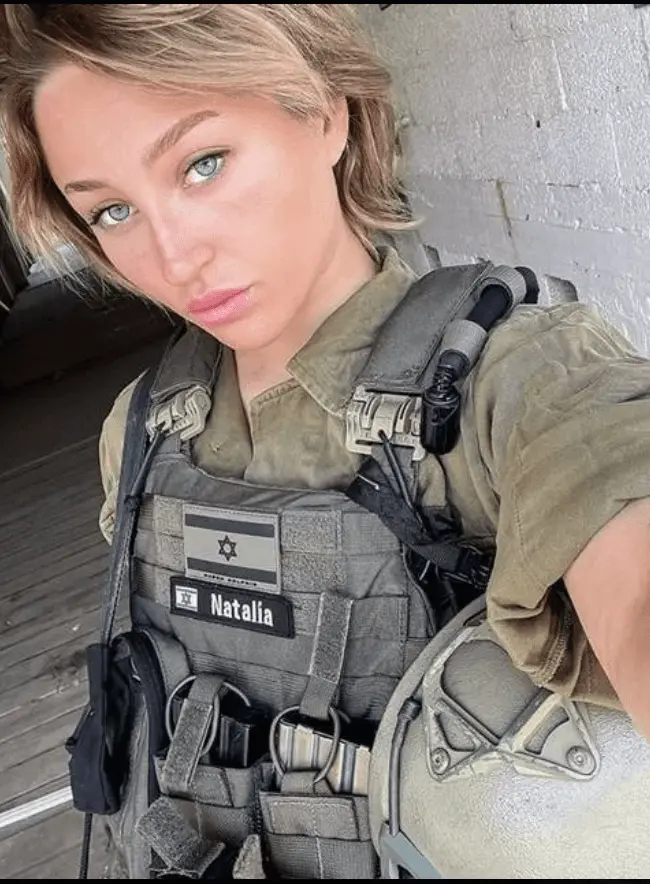Modelo israelí de Onlyfans, se unió al Ejército para combatir a Hamás (+ Video)