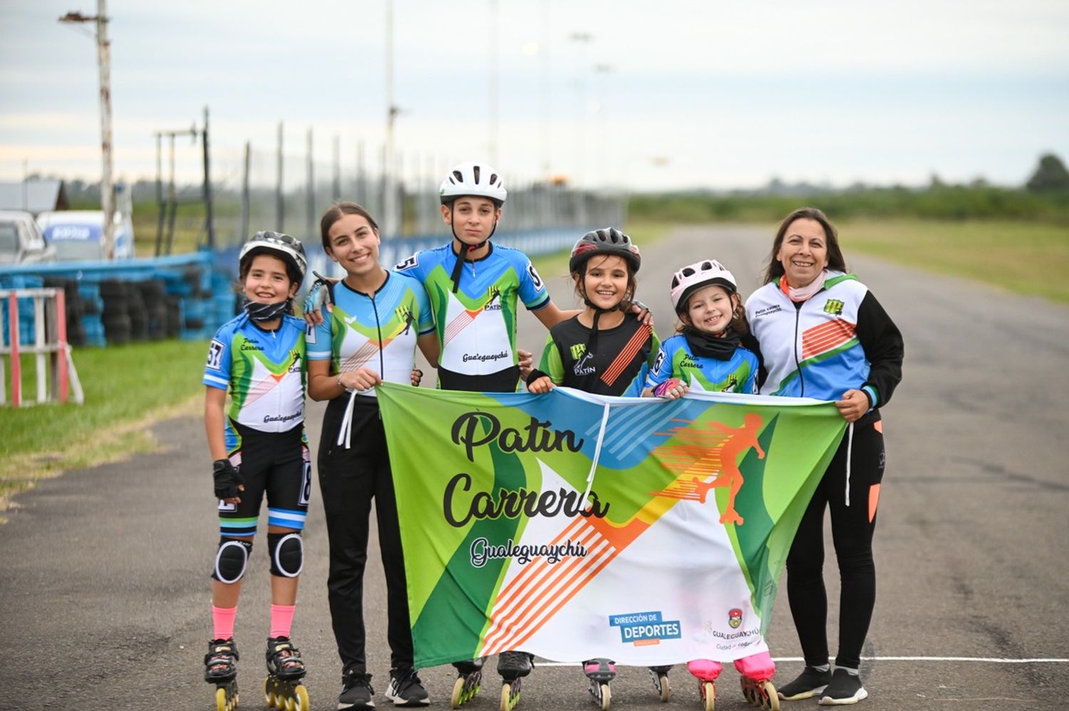 La Escuela de Patín Carrera del club Sarmiento, que dirige la profesora Marisa Medici, anfitriona del evento.