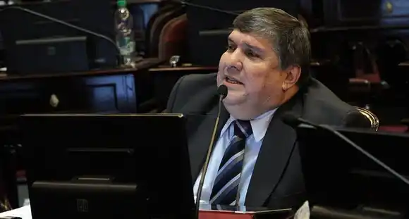 Internaron al jefe del bloque oficialista en el Senado, José Mayans
