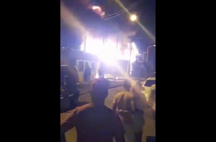 Se incendió una fábrica de bolsas durante la medianoche