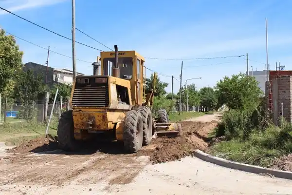 Reparan calles en distintos barrios de la ciudad