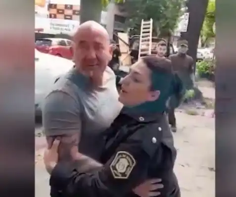 Un vecino se peleó con los podadores de La Plata: Denunció que lo amenazaron con la motosierra y le dijeron “gordo violín”