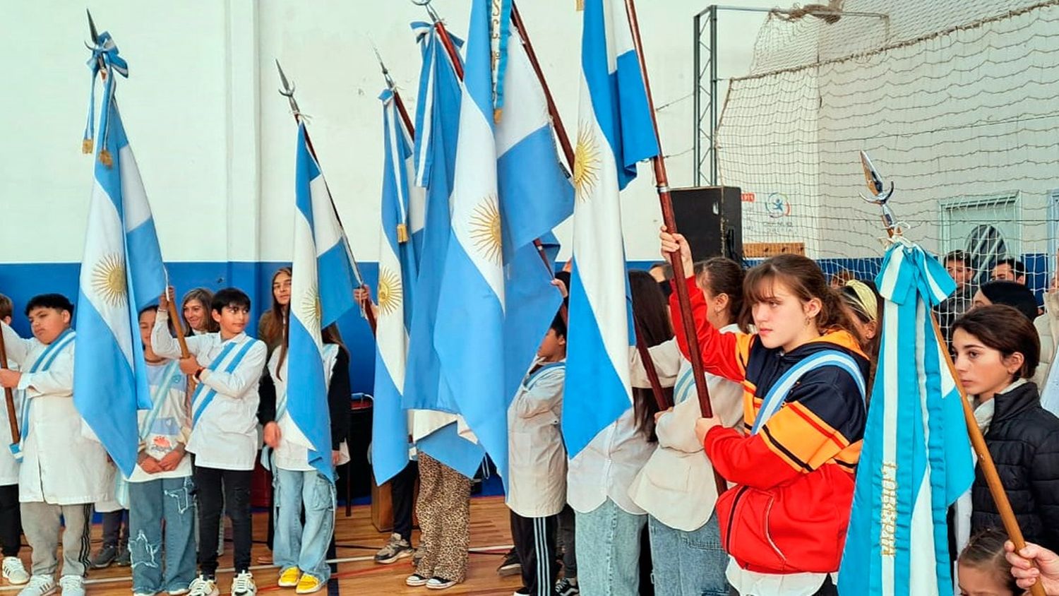 Hermoso colorido. En la ceremonia oficial desarrollada en el CEF Nº 43, para recordar a Manuel Belgrano