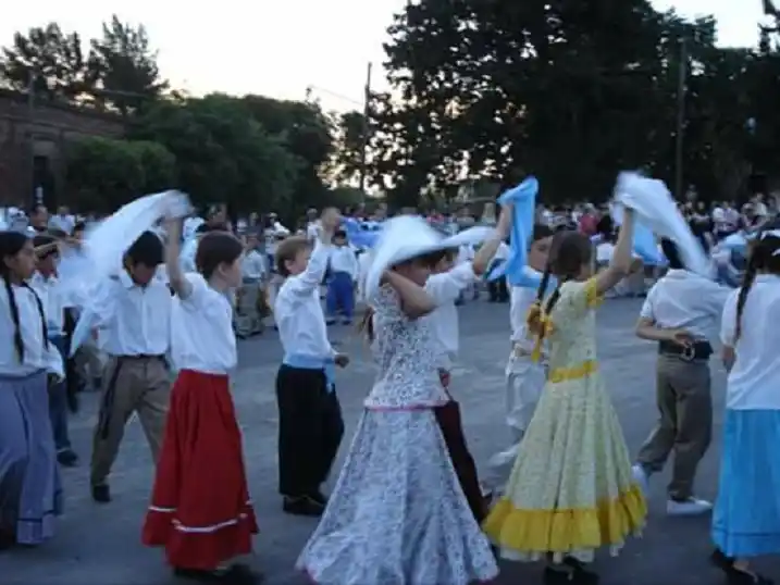 Fiesta Departamental de la Tradición: Racedo sale a las calles enalteciendo las raíces, cultura e identidad nacional