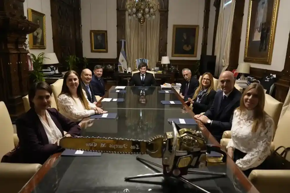 Milei anunció una inversión de US$ 8.000 millones de farmacéuticas extranjeras en medio del ruido con los laboratorios locales