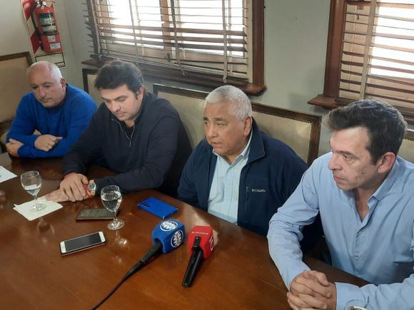El Gobierno oficializó la salida de Farré y Salazar aseguró que seguirán "trabajando de la misma manera"