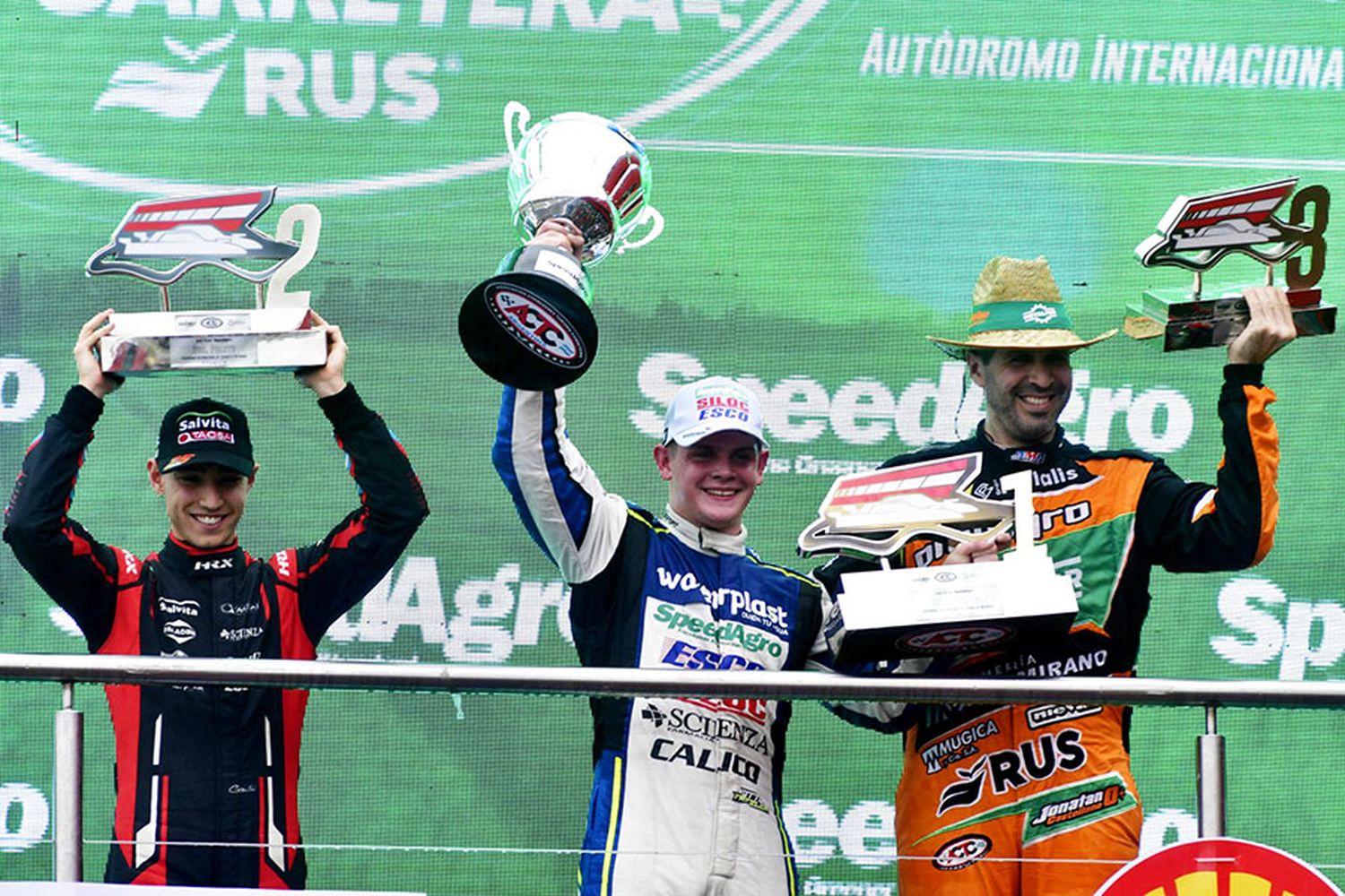 Jonatan Castellano hizo podio y lidera el torneo de TC