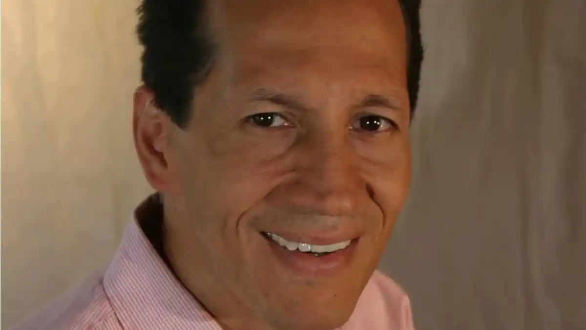 Inhabilitan funcionario de Colombia que falsificó diploma: “Universidad” con “B”