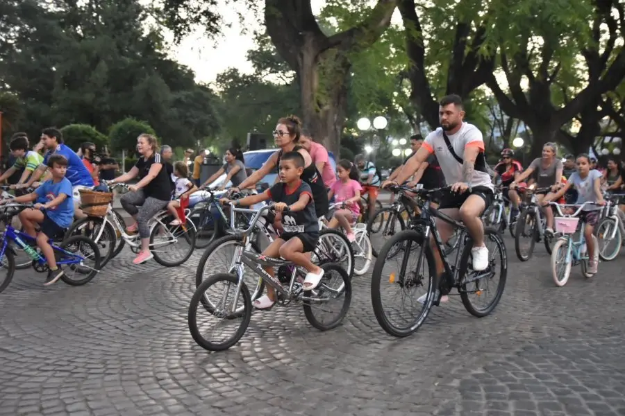 Exitosa bicicleatada nocturna en Rafaela