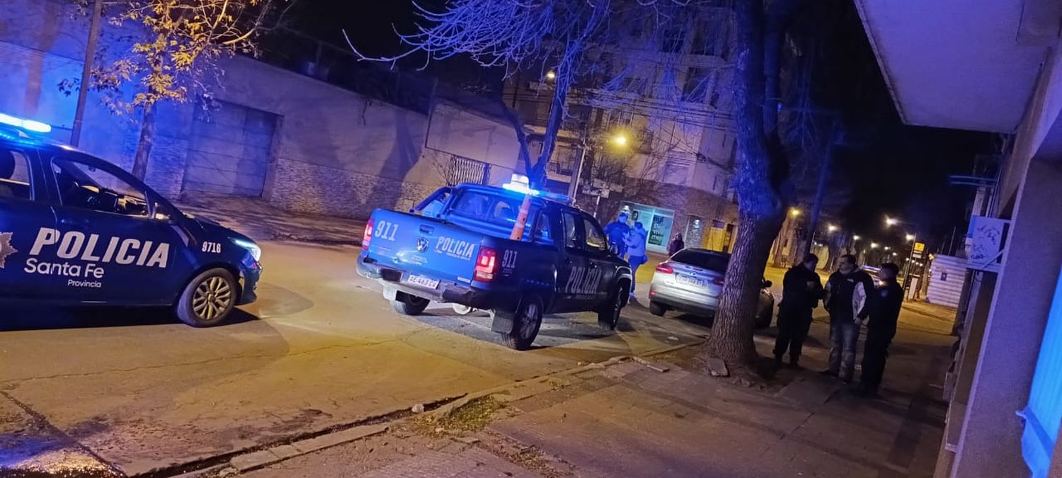 Dos móviles policiales llegaron al lugar tras el llamado de una vecina.