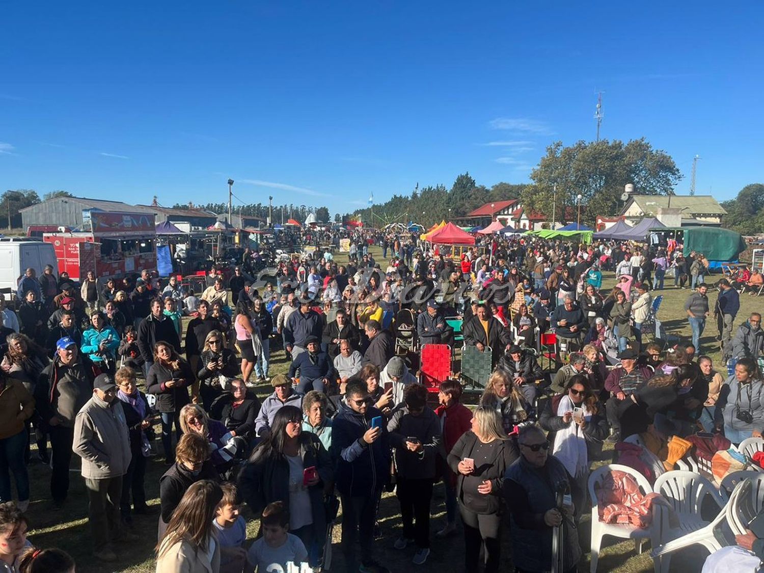 Una multitud. En el predio de las ex vías del ferrocarril, donde hubo festejos
