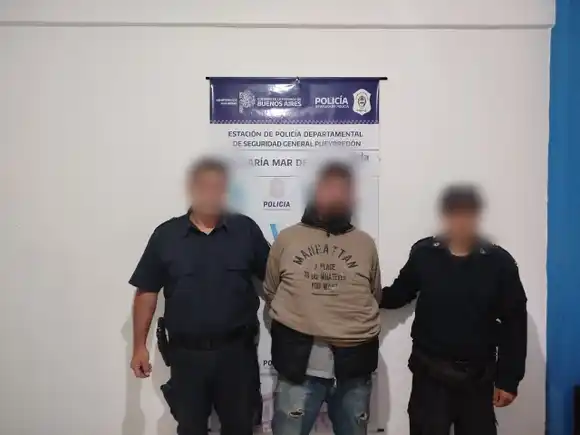 Rompió los vidrios de un café y se llevó dinero de la caja