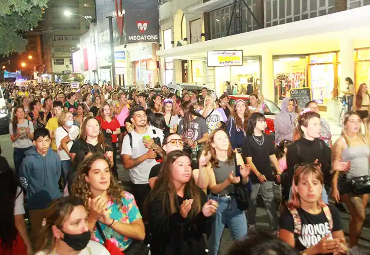 Por el 8M. Las mujeres salieron a la calle