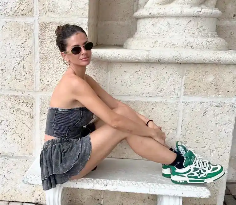 Actriz. No deja de sorprender con su vestuario mientras disfruta de sus vacaciones